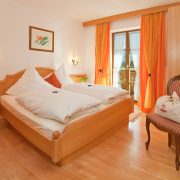 Ferienwohnung in Krün, Karwendel, Zugspitzblick 5 ***** Sterne, Schlafzimmer